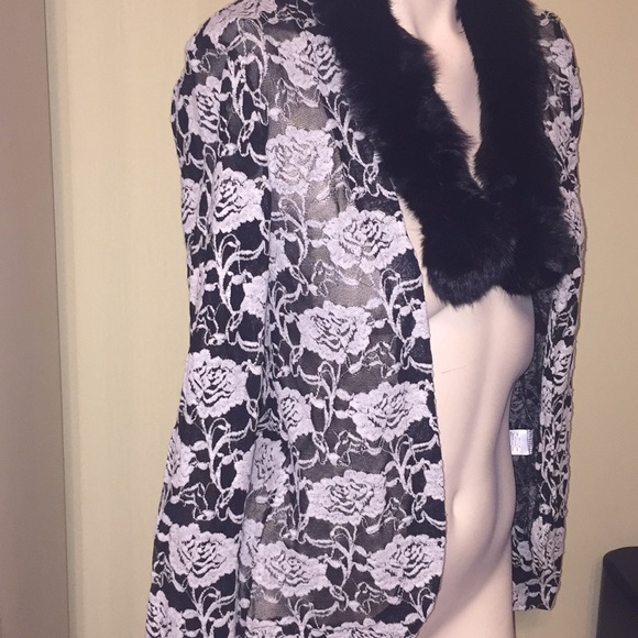 FRENCHIE CARDIGAN WITH  FLORAL DESIGN SIZE S.🌹 - Picture 3 of 8